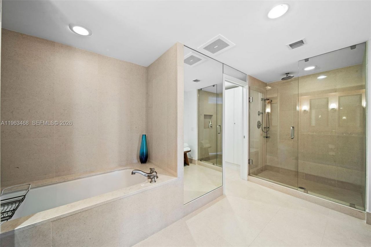 6899 Collins Ave, Unit 2207, Miami Beach, FL 33141 Photo