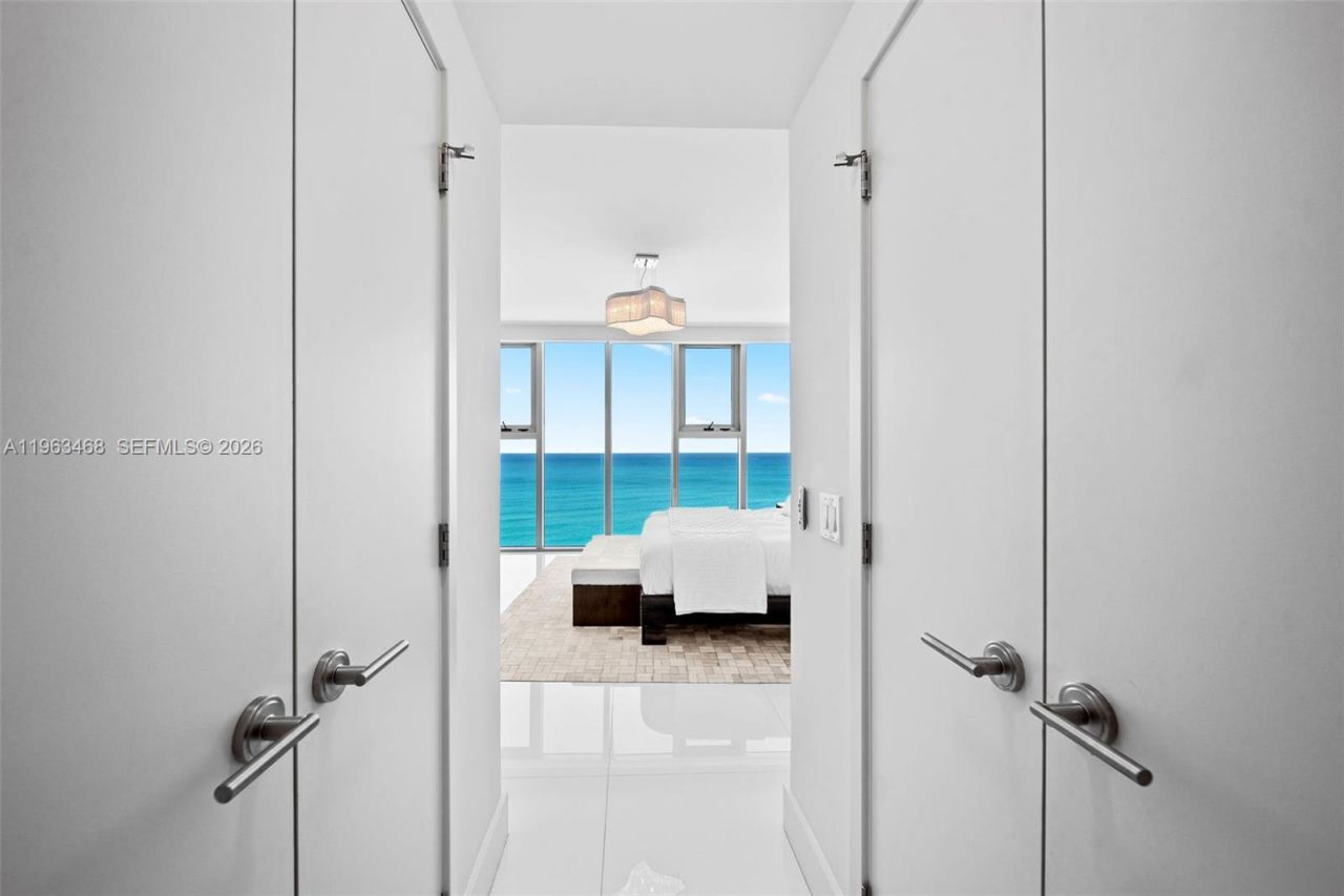 6899 Collins Ave, Unit 2207, Miami Beach, FL 33141 Photo