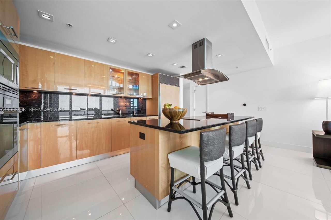 6899 Collins Ave, Unit 2207, Miami Beach, FL 33141 Photo