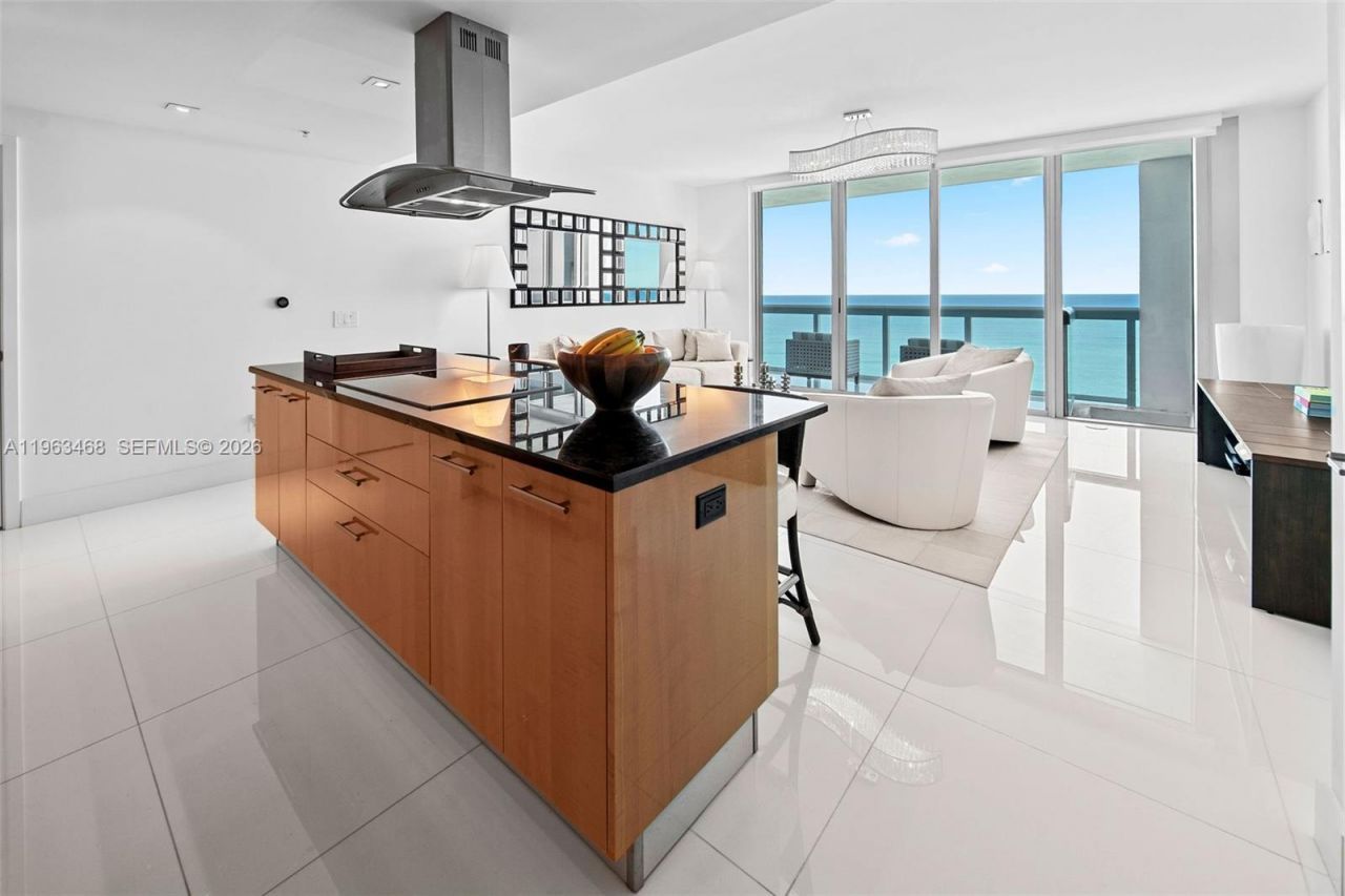 6899 Collins Ave, Unit 2207, Miami Beach, FL 33141 Photo