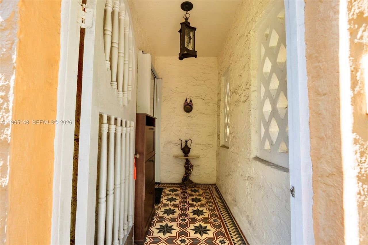 906 Genoa St, Coral Gables, FL 33134 Photo