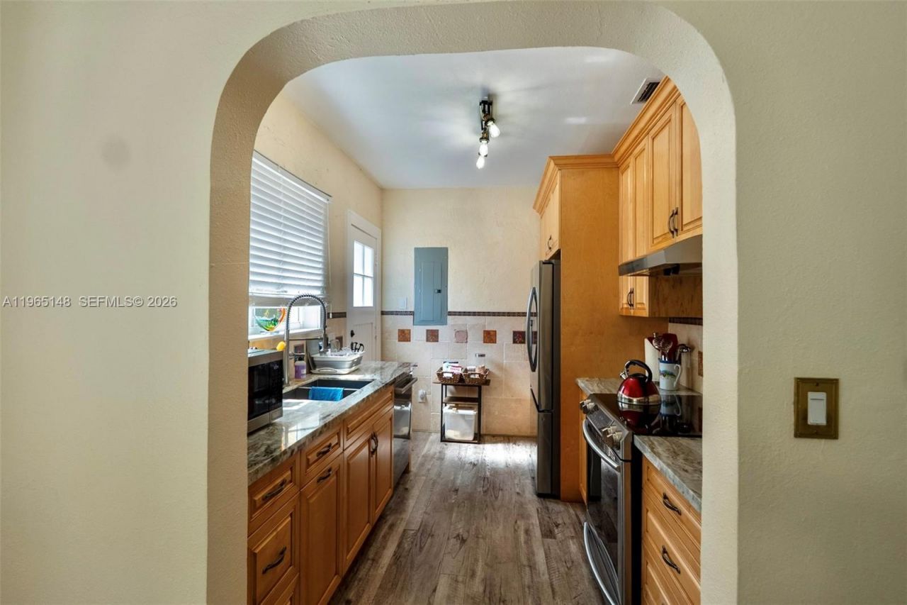 906 Genoa St, Coral Gables, FL 33134 Photo