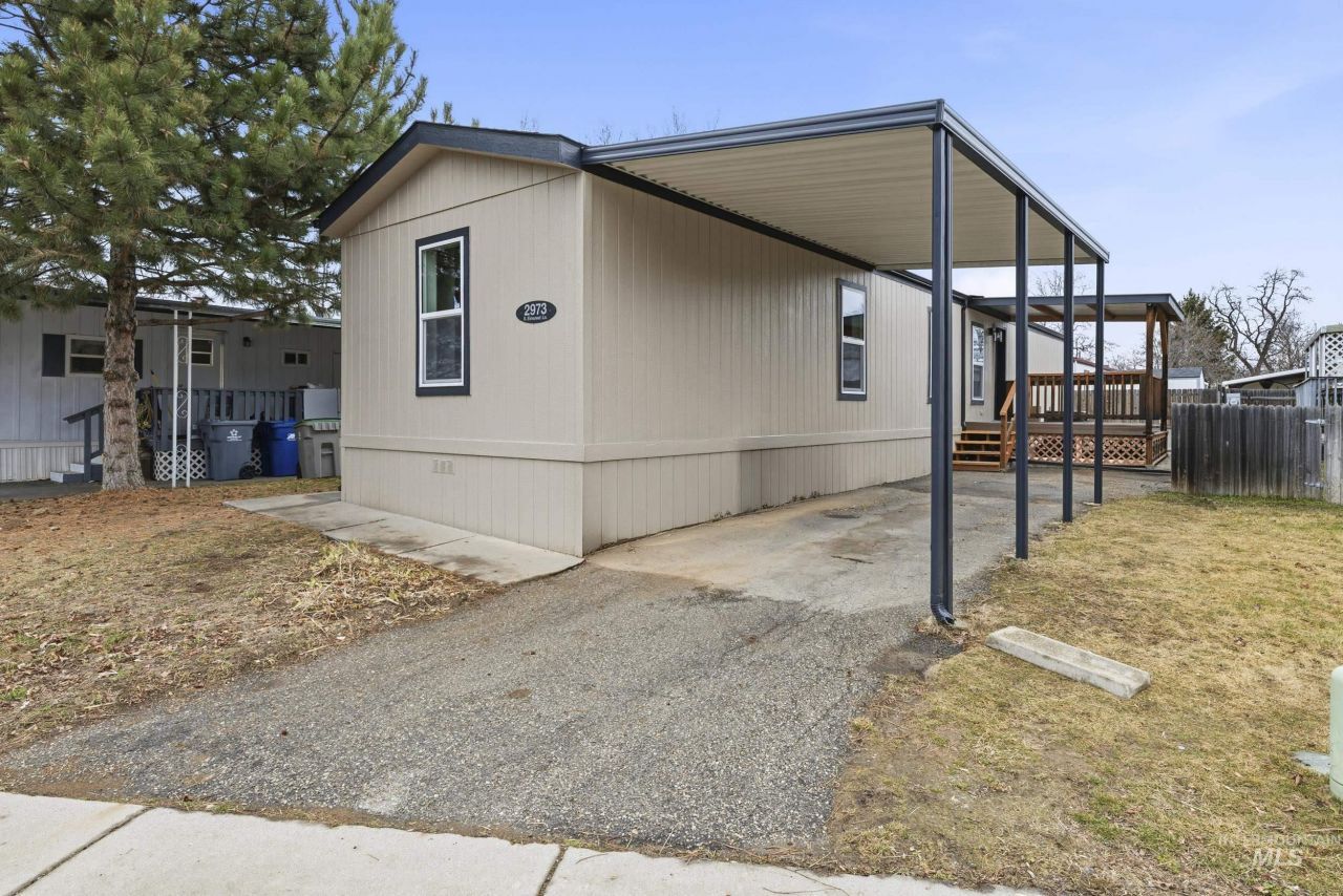 2973 S Elmcrest Lane, Boise, ID 83705 Main Photo
