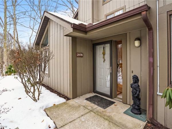 2178 Stone Creek Trail, Cuyahoga Falls, OH 44223