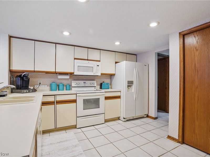 2178 Stone Creek Trail, Cuyahoga Falls, OH 44223 Photo 21