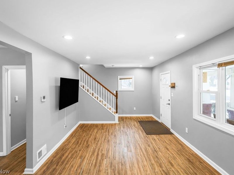 584 Evans Avenue, Akron, OH 44310 Photo 11