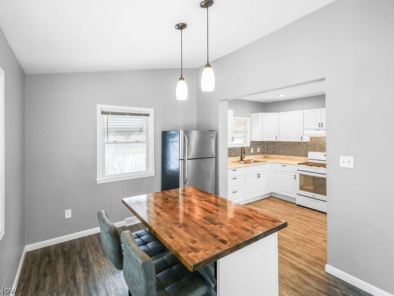 584 Evans Avenue, Akron, OH 44310 Photo 16