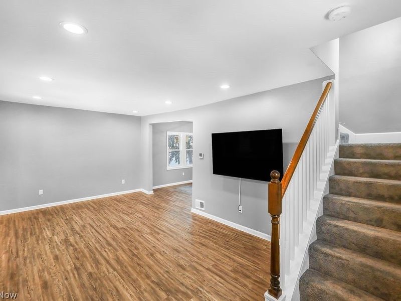 584 Evans Avenue, Akron, OH 44310 Photo 9