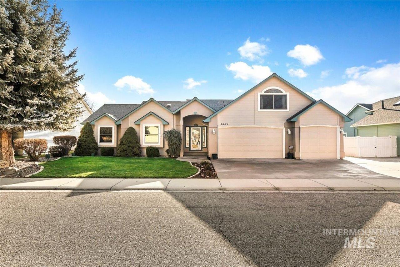 2045 E Lake Creek Dr, Meridian, ID 83642 Main Photo