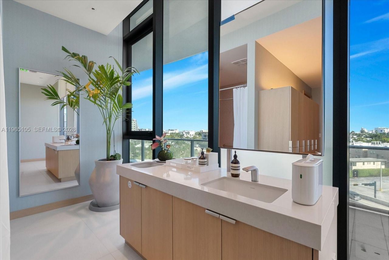501 West Ave, Unit 3102, Miami Beach, FL 33139 Photo
