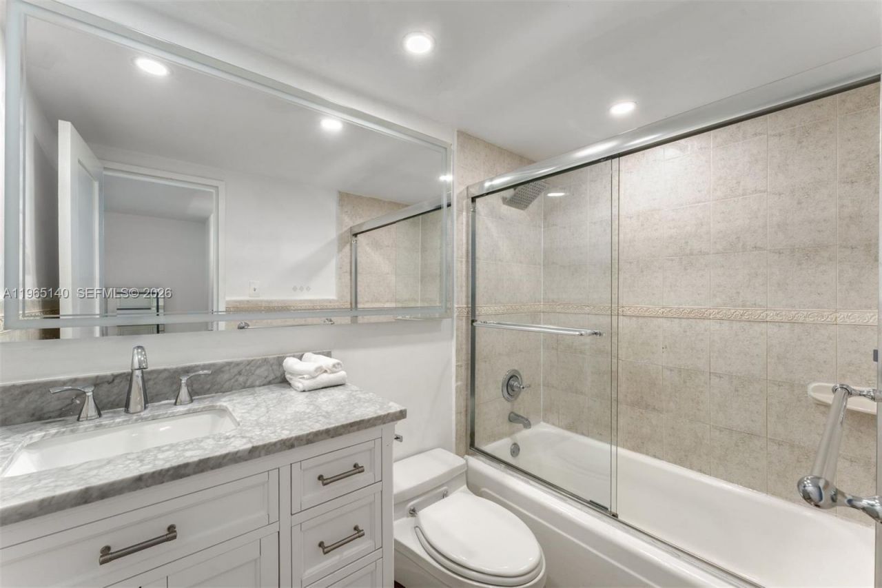 5225 Collins Ave, Unit 1108, Miami Beach, FL 33140 Photo