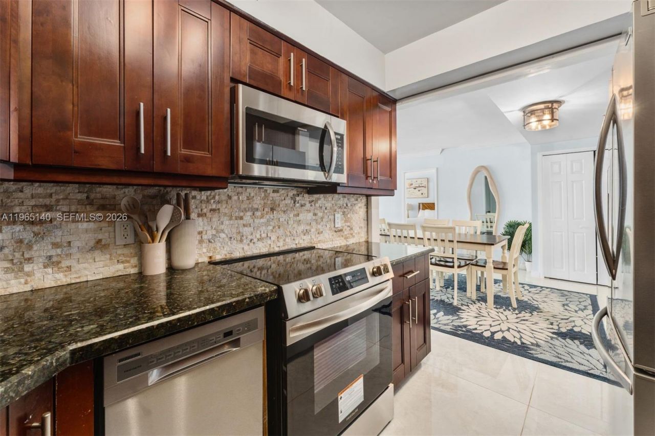 5225 Collins Ave, Unit 1108, Miami Beach, FL 33140 Photo