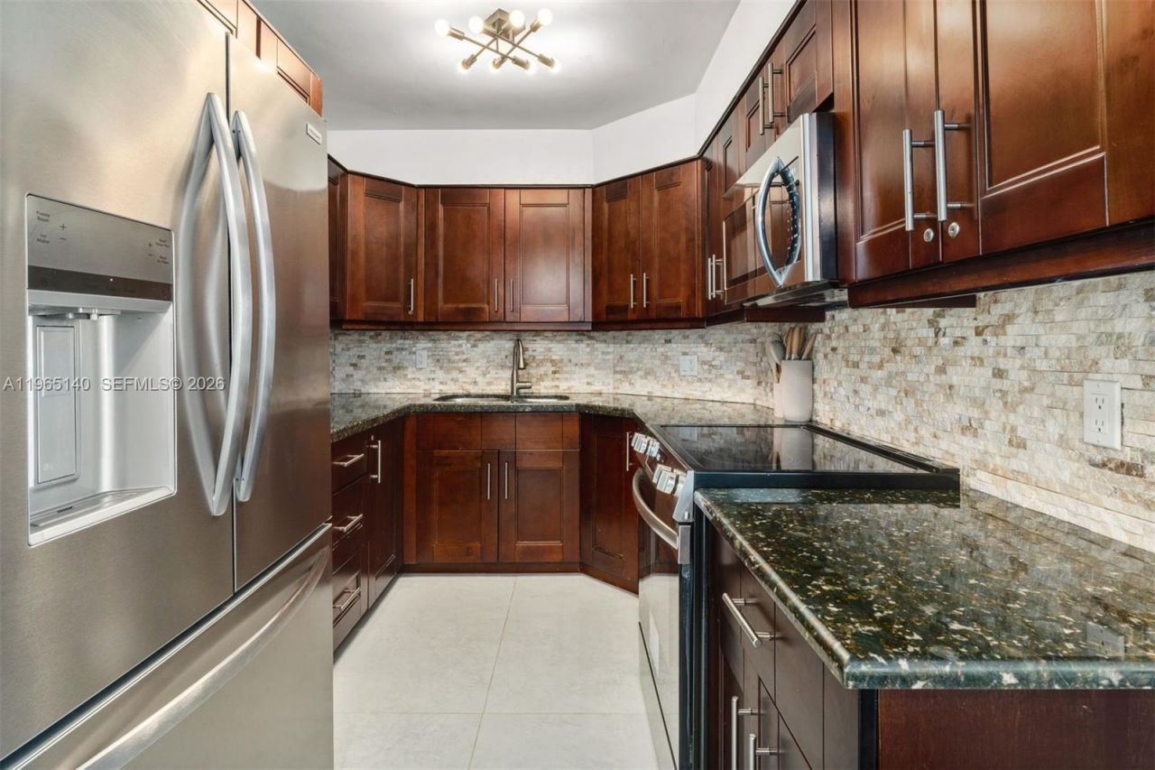 5225 Collins Ave, Unit 1108, Miami Beach, FL 33140 Photo