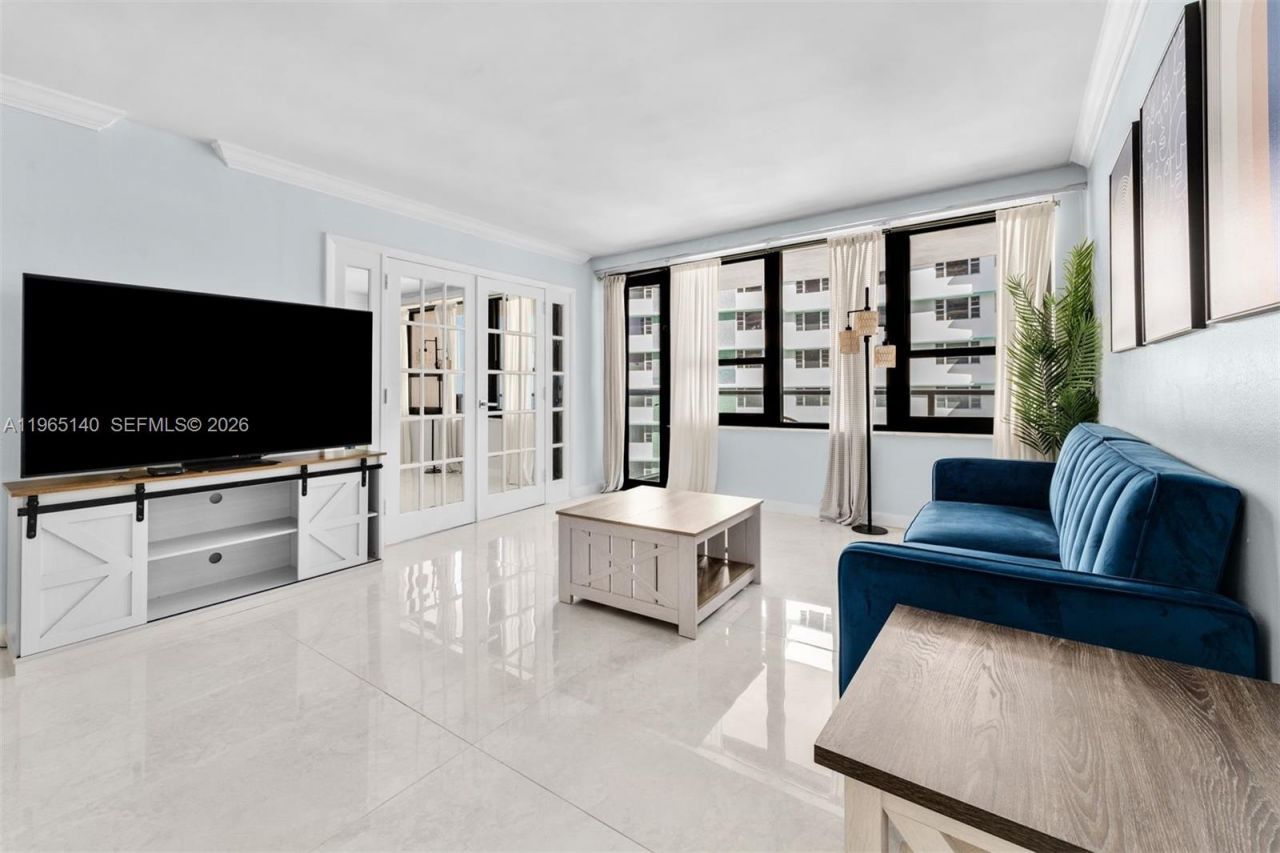 5225 Collins Ave, Unit 1108, Miami Beach, FL 33140 Photo