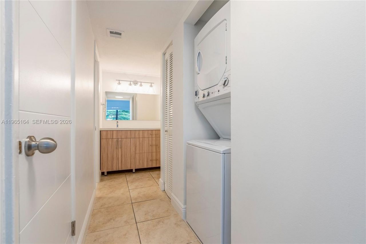 995 SW 84th Ave, Unit 203, Miami, FL 33144 Photo