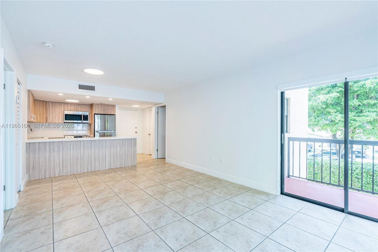 995 SW 84th Ave, Unit 203, Miami, FL 33144 Photo