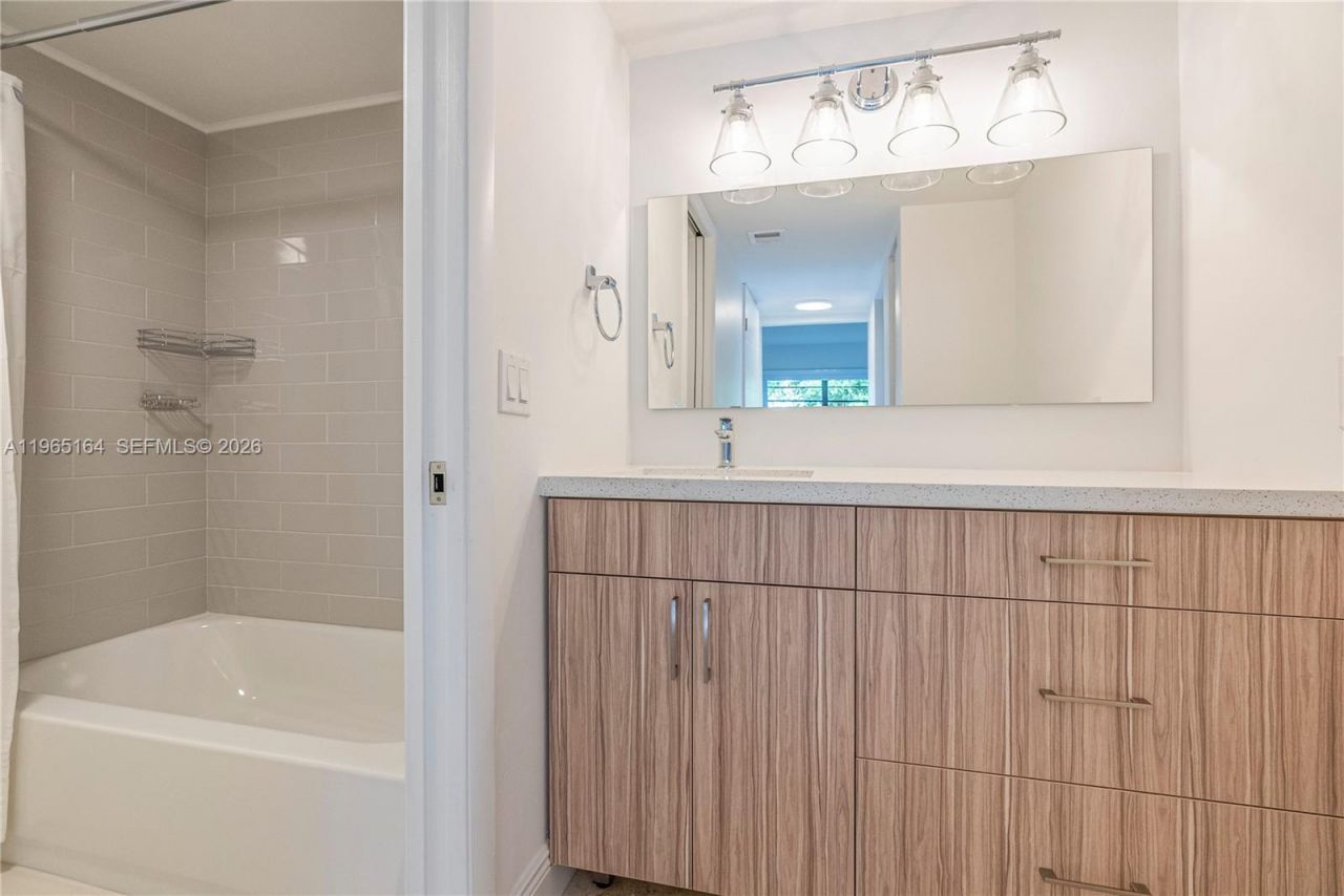 995 SW 84th Ave, Unit 203, Miami, FL 33144 Photo