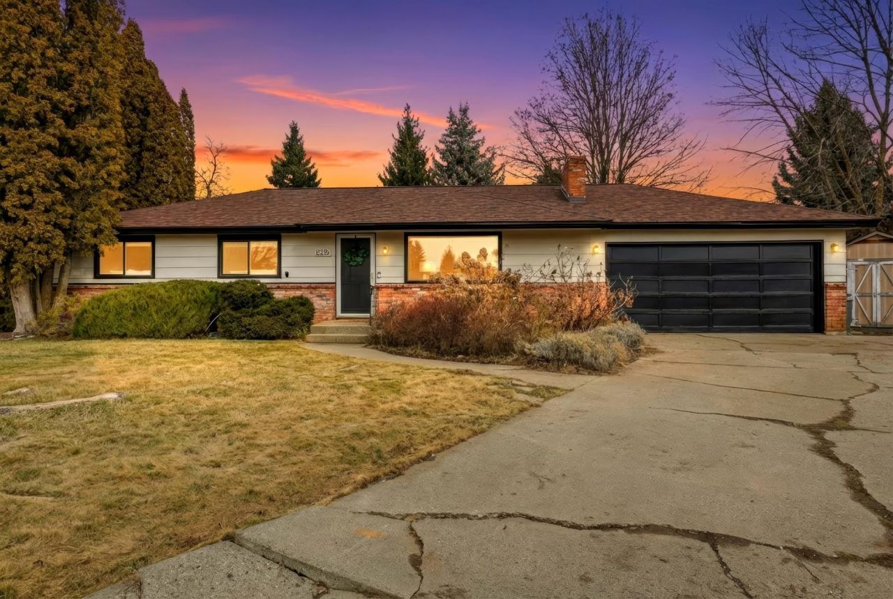 2215 E 58th Ct, Spokane, WA 99223 Main Photo