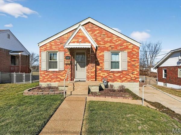 10027 Lackland Road, St Louis, MO 63114