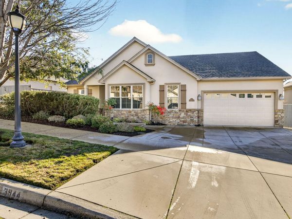 3944 Crystal Springs Drive, Medford, OR 97504