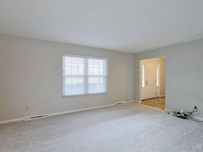 8488 Holiday Hills Drive, Cincinnati, OH 45255 Photo 6