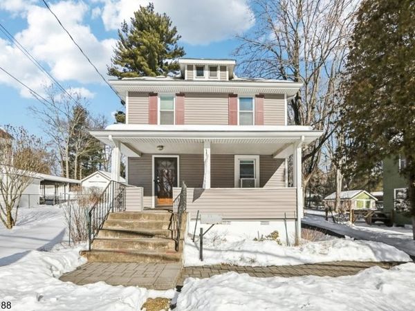 63 W Airmount Rd, Mahwah, NJ 07430