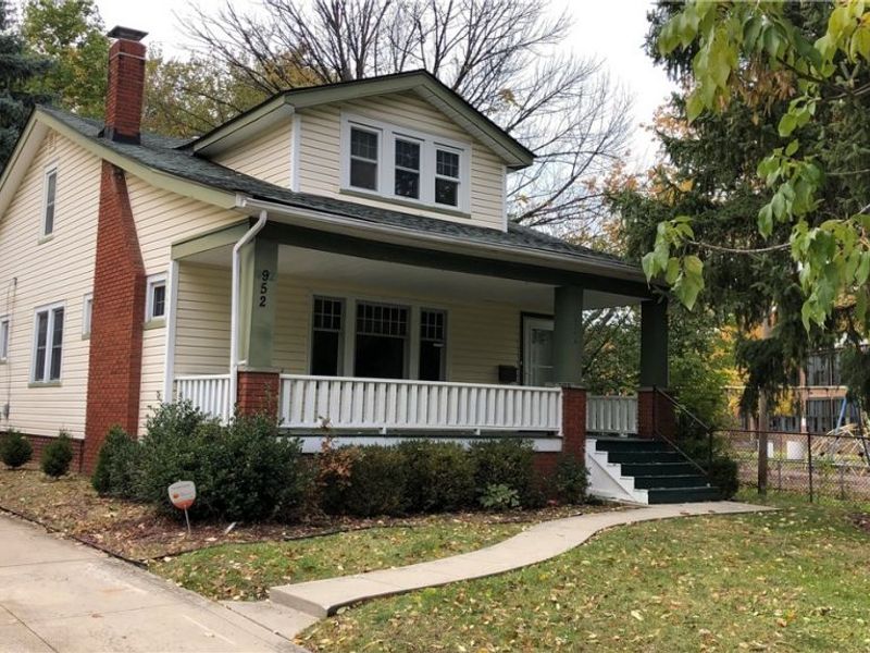 952 Oxford Road, Cleveland, OH 44121 Photo 1