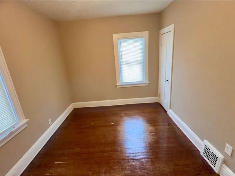 952 Oxford Road, Cleveland, OH 44121 Photo 10