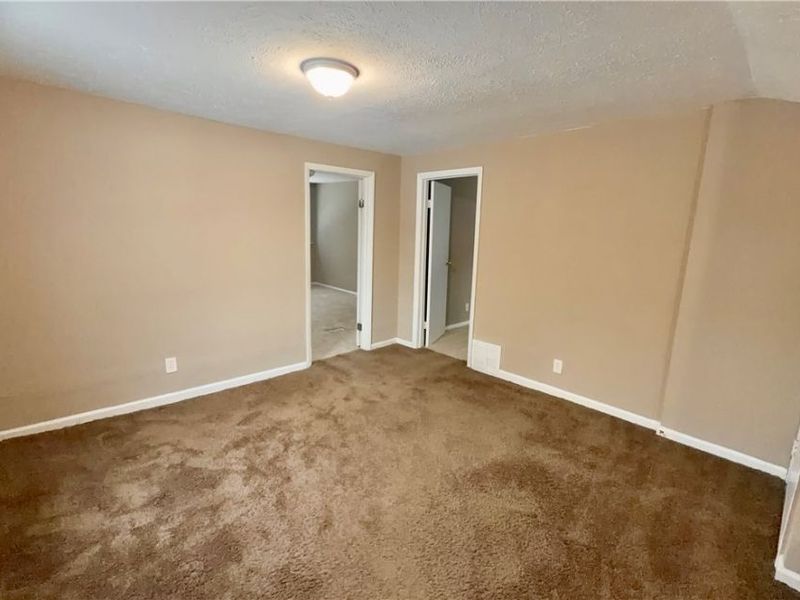 952 Oxford Road, Cleveland, OH 44121 Photo 13