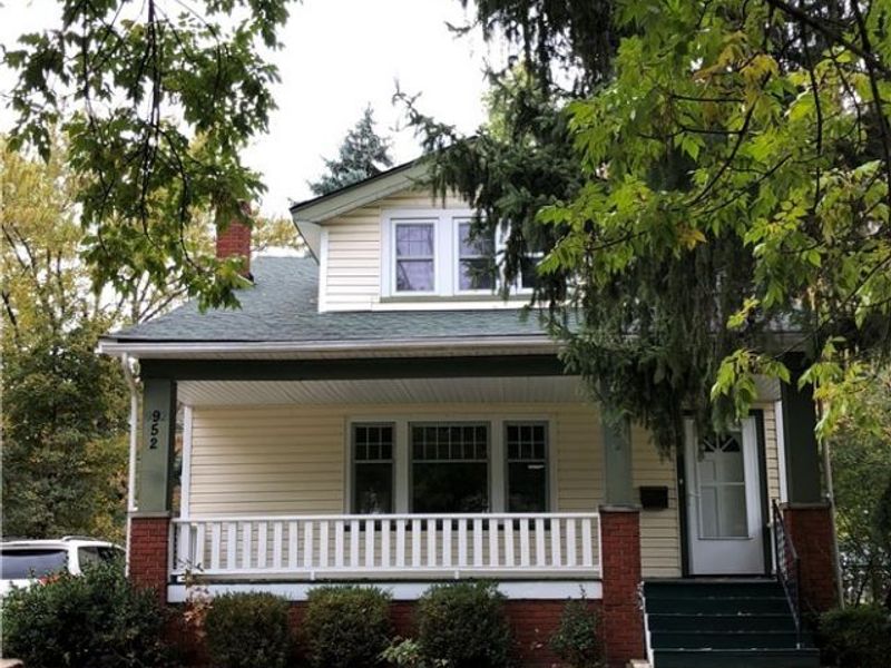 952 Oxford Road, Cleveland, OH 44121 Photo 2