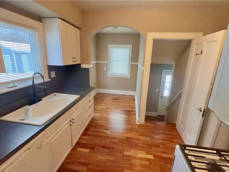 952 Oxford Road, Cleveland, OH 44121 Photo 6