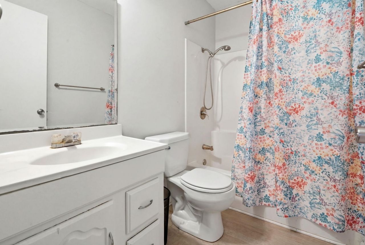 2000 Greens Blvd.  Photo 11