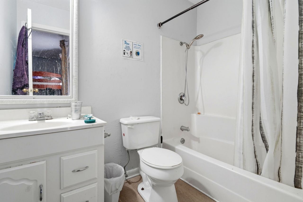 2000 Greens Blvd.  Photo 15