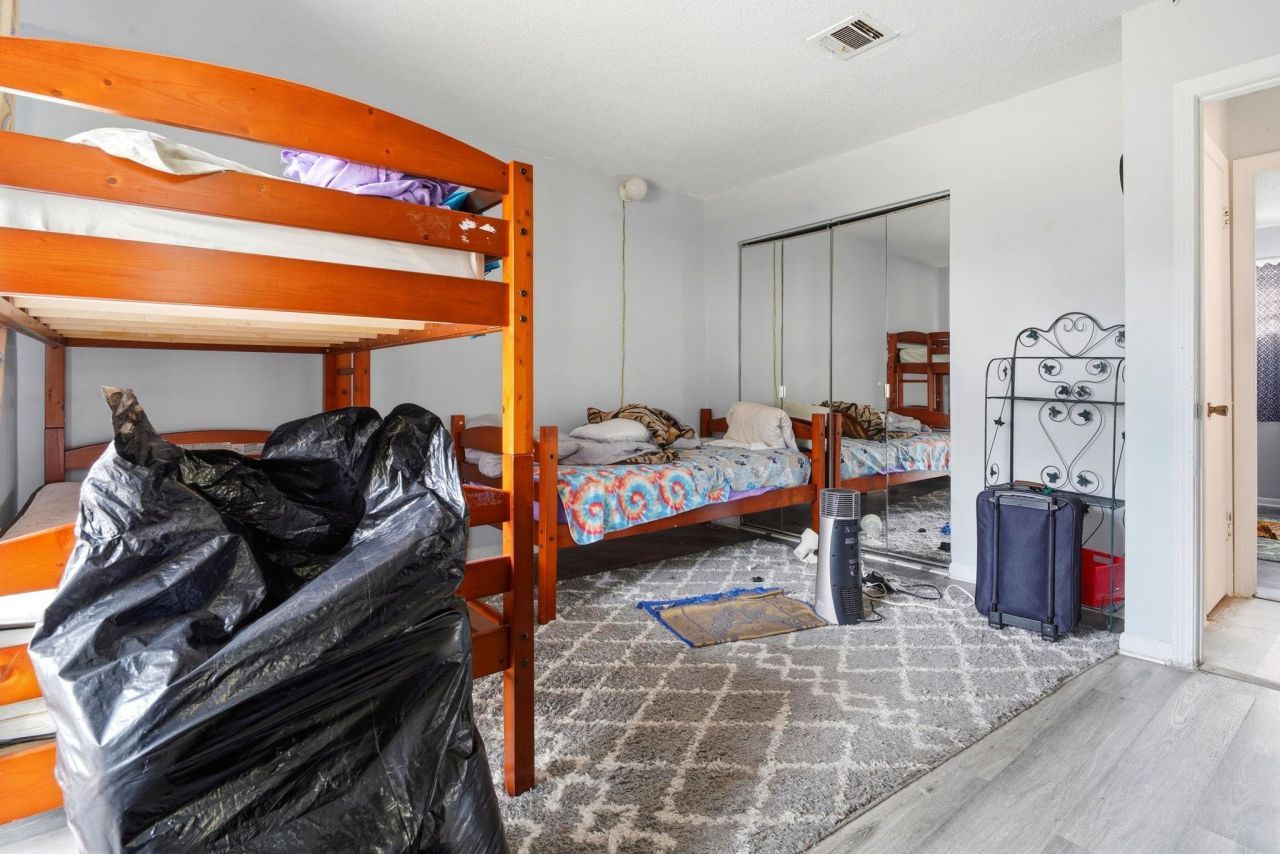 2000 Greens Blvd.  Photo 16