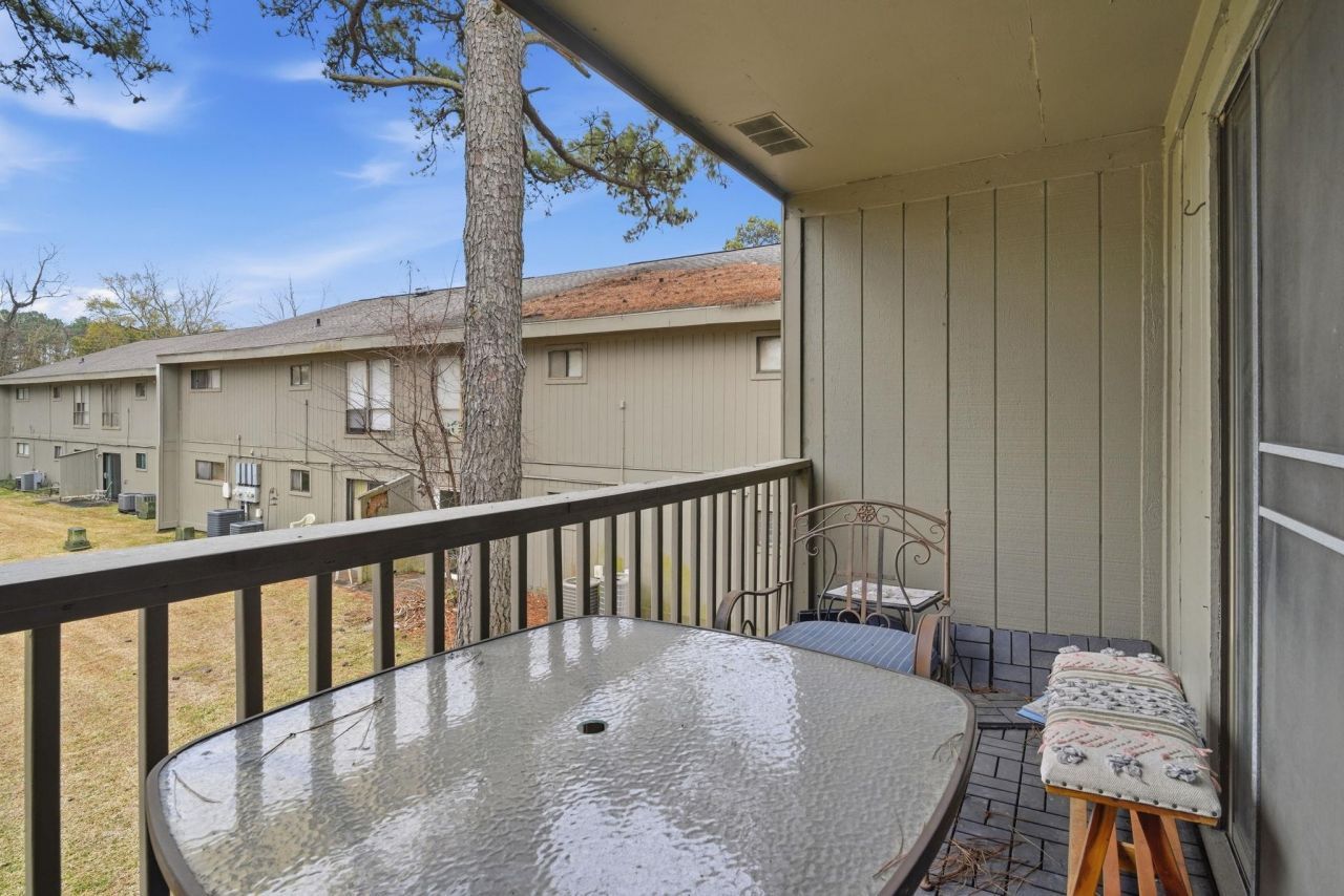 2000 Greens Blvd.  Photo 17