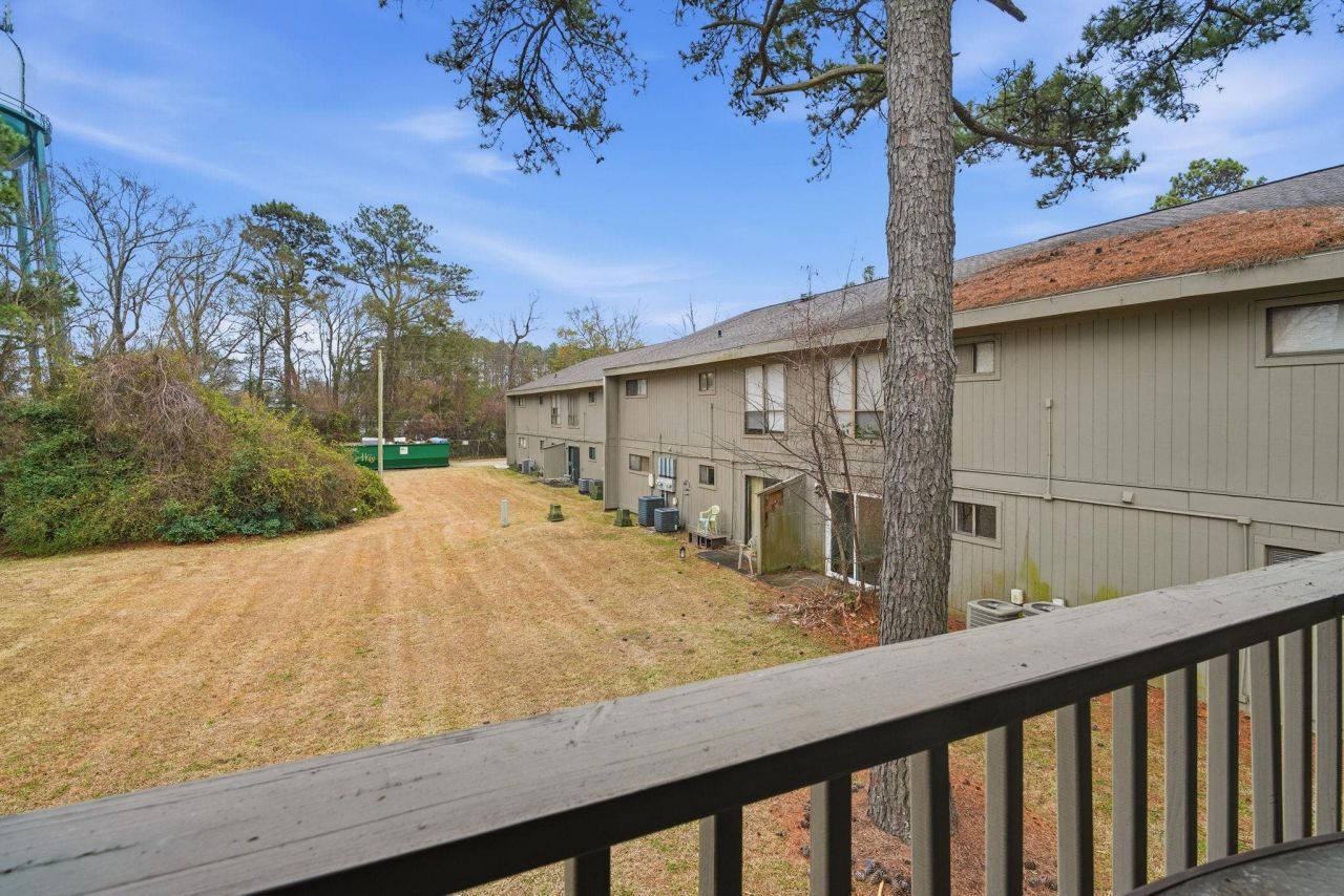 2000 Greens Blvd.  Photo 19