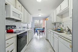 2000 Greens Blvd.  photo 4