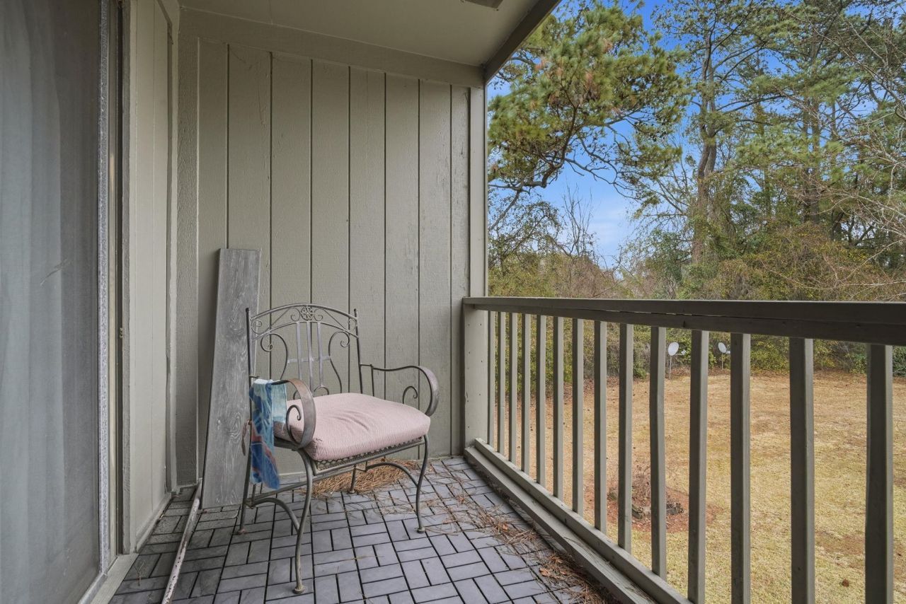 2000 Greens Blvd.  Photo 20