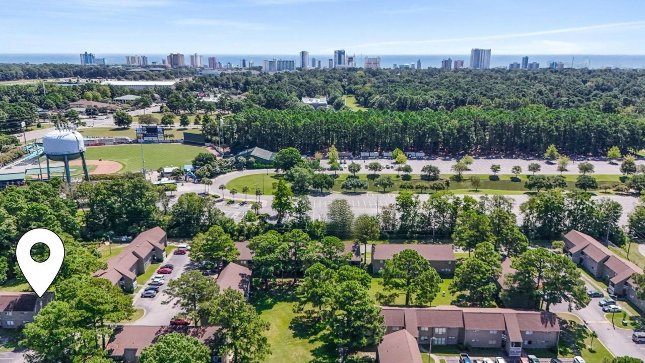 2000 Greens Blvd.  Photo 24