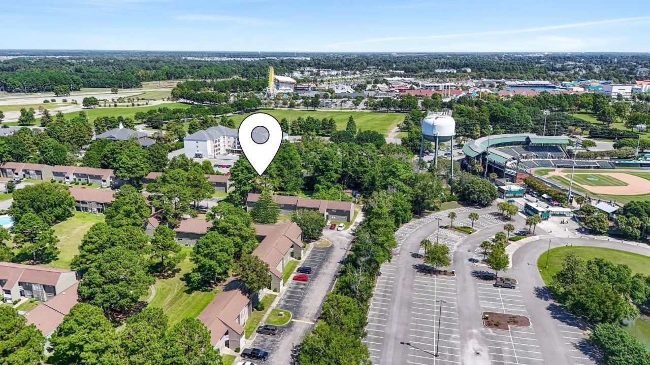 2000 Greens Blvd.  Photo 25