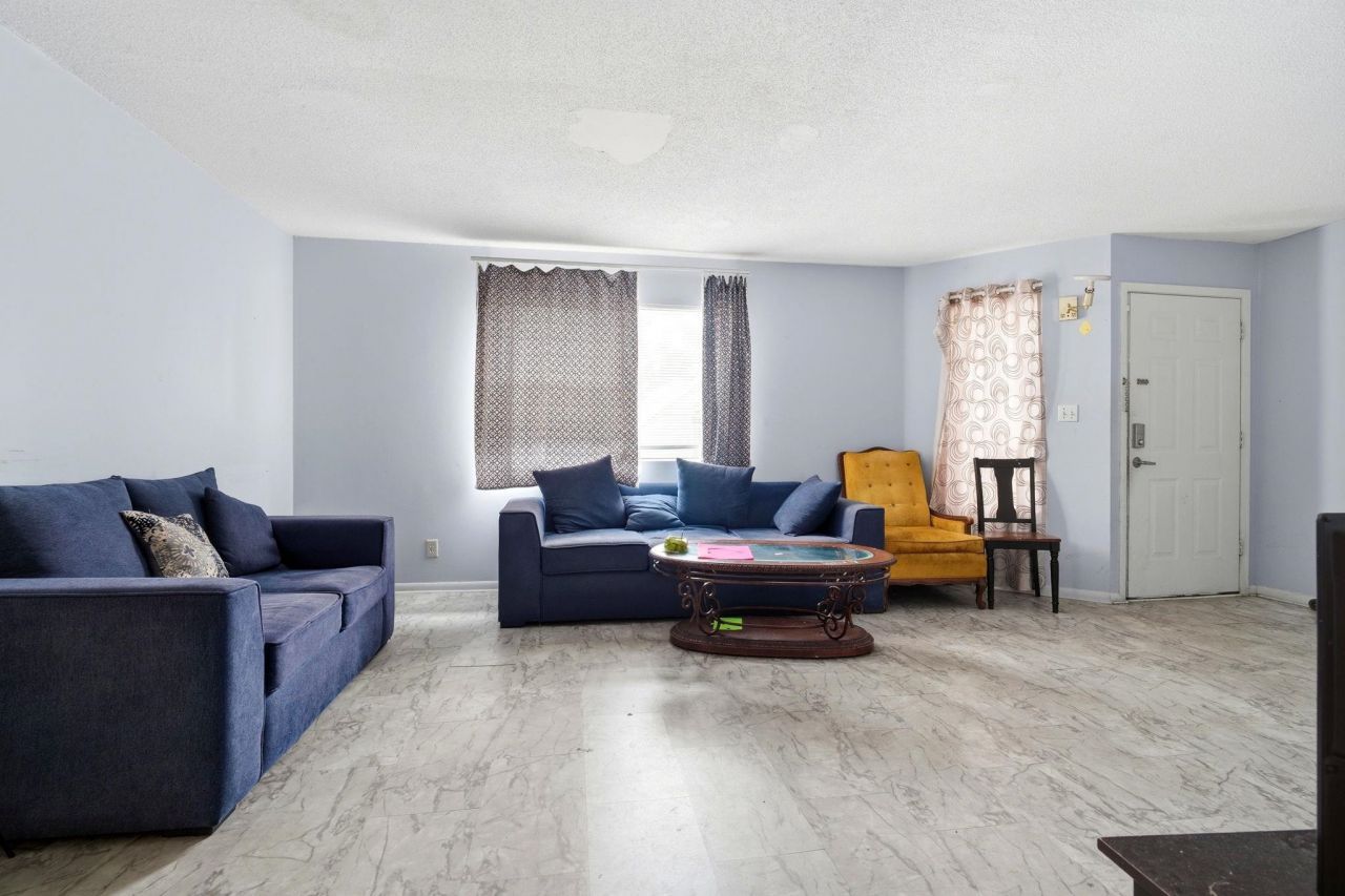 2000 Greens Blvd.  Photo 5