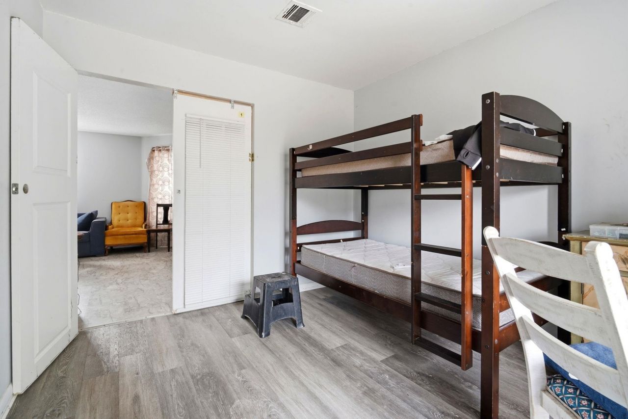 2000 Greens Blvd.  Photo 7