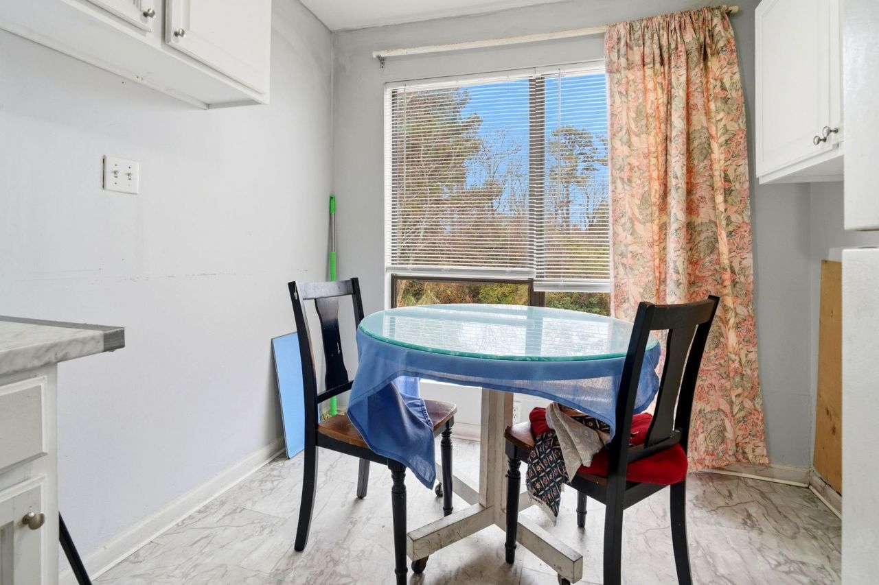 2000 Greens Blvd.  Photo 9