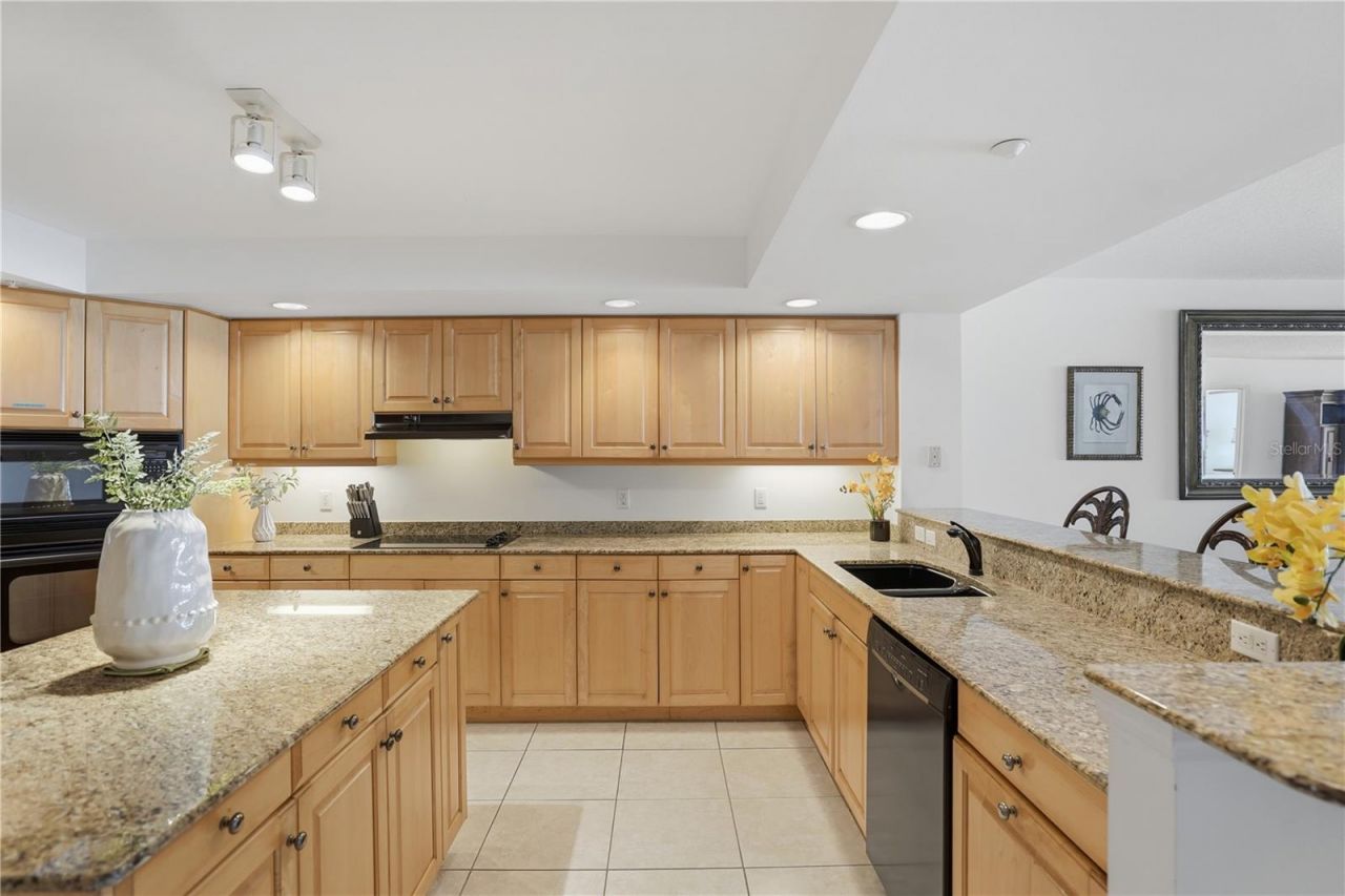 16326 Gulf Boulevard, Unit 307, Redington Beach, FL 33708 Photo