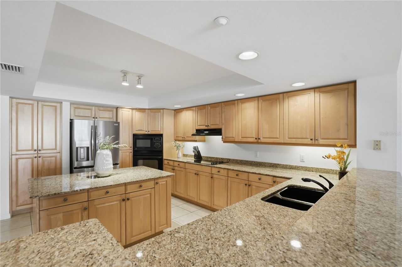 16326 Gulf Boulevard, Unit 307, Redington Beach, FL 33708 Photo