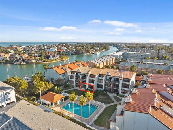 557 PINELLAS BAYWAY S, Unit 203, TIERRA VERDE, FL 33715