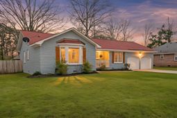 807 Eastern White Pines Road photo 4