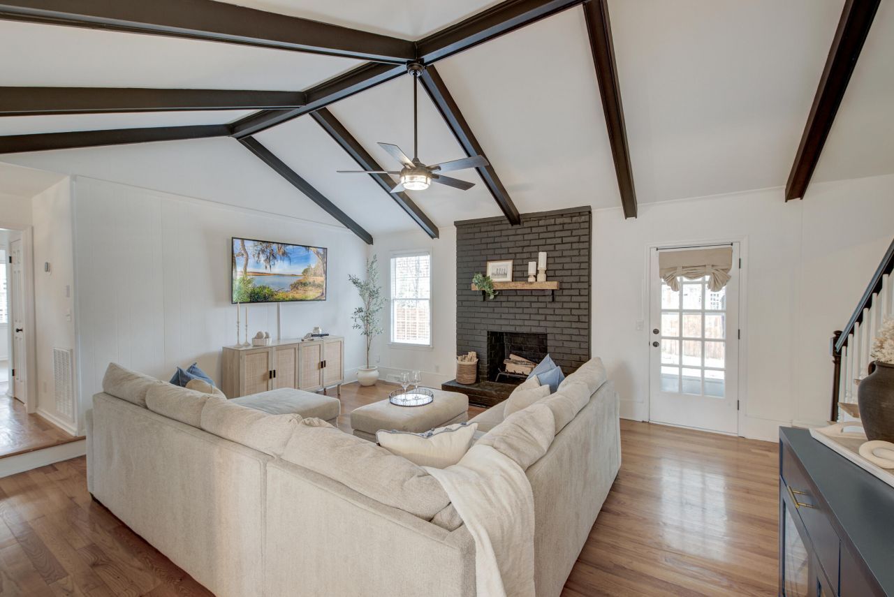 807 Eastern White Pines Road Photo 4