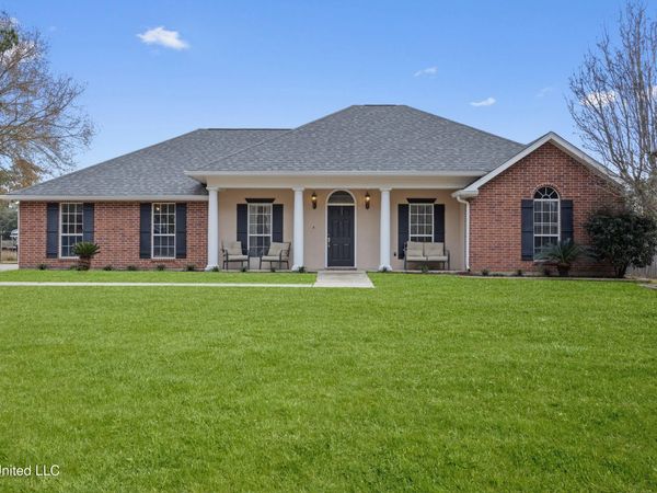 1118 Grove Street, Waveland, MS 39576