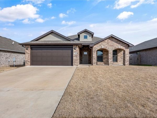 6002 Hoover Street, Bentonville, AR 72713